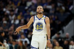 NBA夏季转会大动作：字母哥&约基奇加盟雄鹿队，内线双塔巅峰对决！